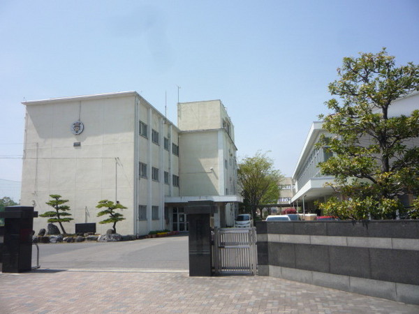 小牧市藤島町向江の土地(小牧市立北里中学校)