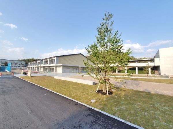 瀬戸市塩草が丘新築分譲住宅　１号棟(瀬戸市立にじの丘中学校)