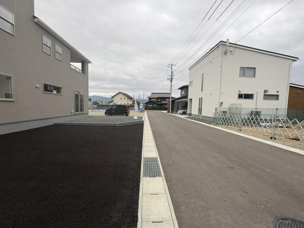 紫波町 高水寺 3号棟(前面道路含む現地写真)