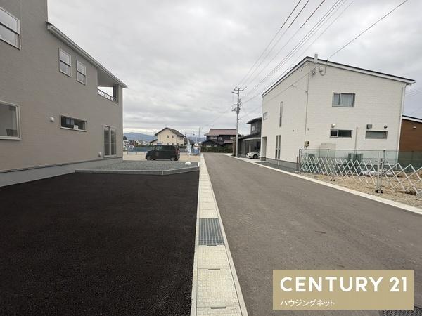 紫波町 高水寺 4号棟(前面道路含む現地写真)
