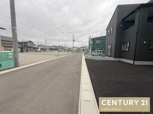 紫波町 高水寺 4号棟(前面道路含む現地写真)