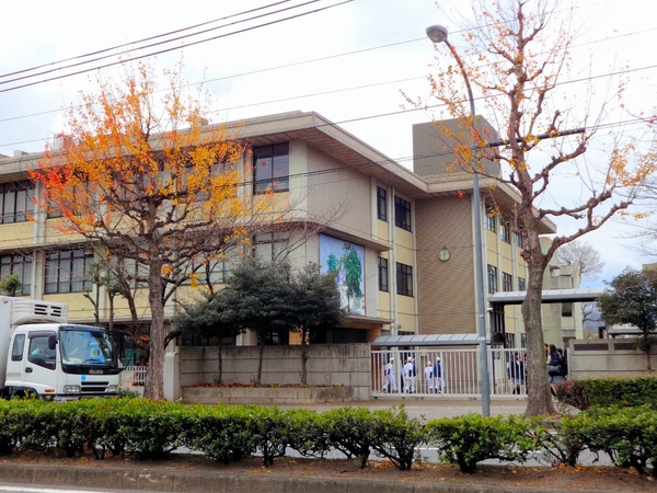 京都市上京区一条通御前通西入3丁目西町の土地(京都市立北野中学校)