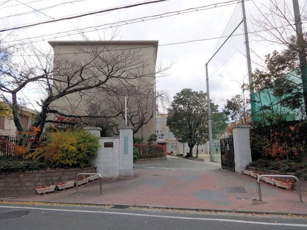 京都市左京区下鴨東高木町の中古一戸建て(京都市立下鴨中学校)