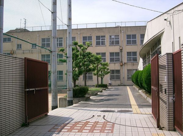 大阪市住吉区帝塚山中５丁目の中古一戸建て(大阪市立住吉中学校)