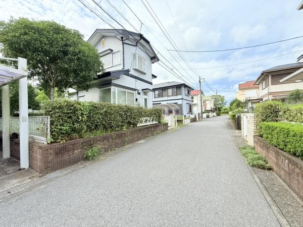 茂原市緑ケ丘4丁目の中古一戸建て(前面道路含む現地写真)