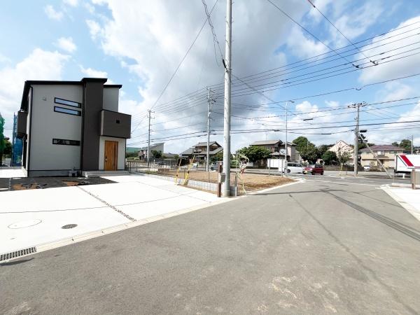 八街市八街にの新築一戸建(前面道路含む現地写真)