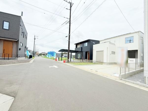 千葉市緑区土気町の新築一戸建(前面道路含む現地写真)