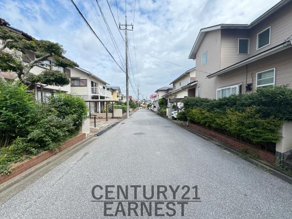 東金市日吉台5丁目の中古一戸建て(前面道路含む現地写真)