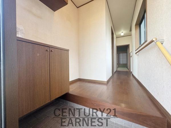 山武市井之内の中古一戸建て(玄関)