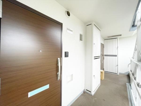 稲毛高浜南団地16号棟(玄関)