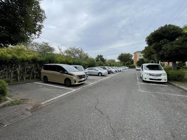 みつわ台3-13-8号棟(駐車場)