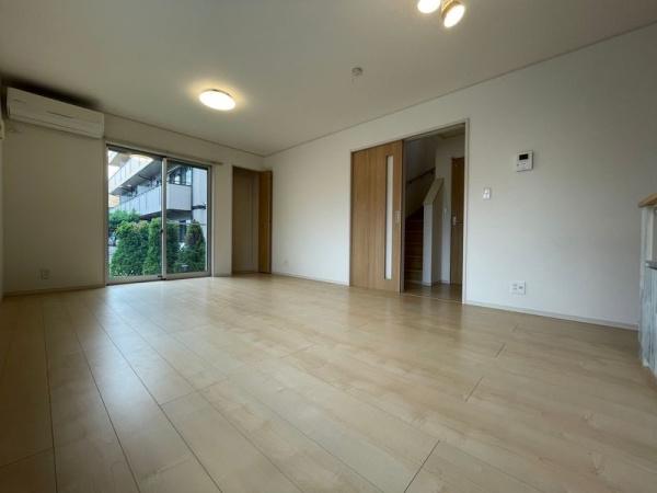 八千代市大和田の中古一戸建て(リビング)