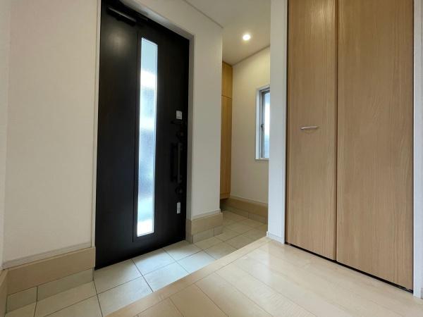 八千代市大和田の中古一戸建て(玄関)