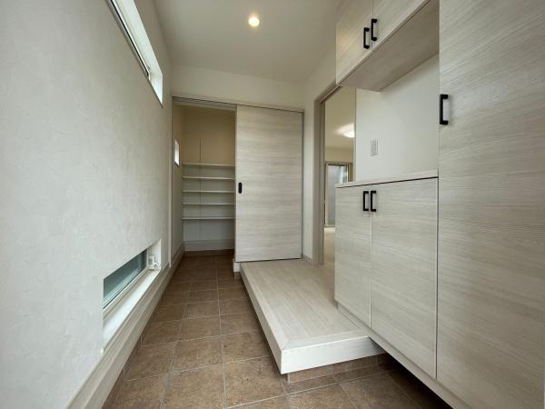 千葉市中央区蘇我3丁目の中古一戸建て(玄関)