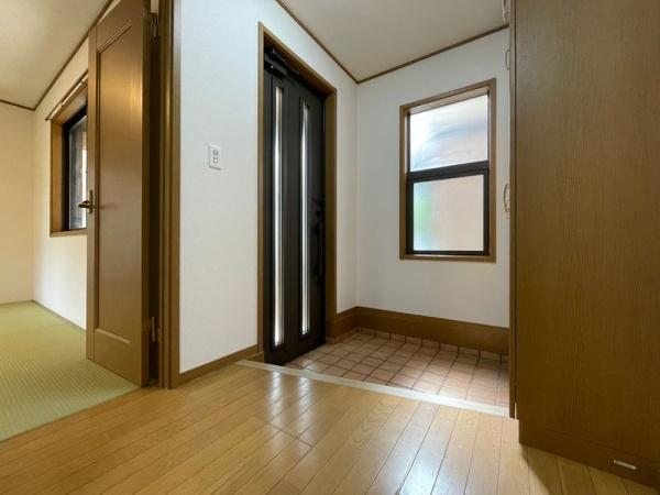 千葉市花見川区畑町の中古一戸建て(玄関)