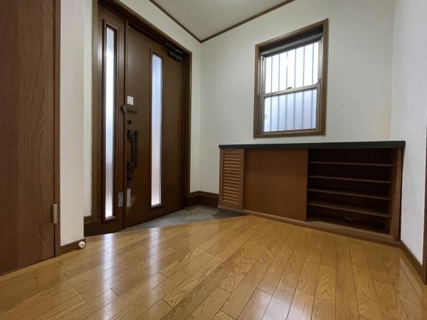 市原市西広4丁目の中古一戸建て(玄関)