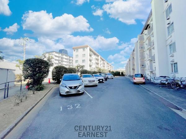 谷津遊園ハイツN棟(駐車場)