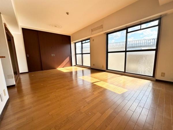 グラン・ドムール交野