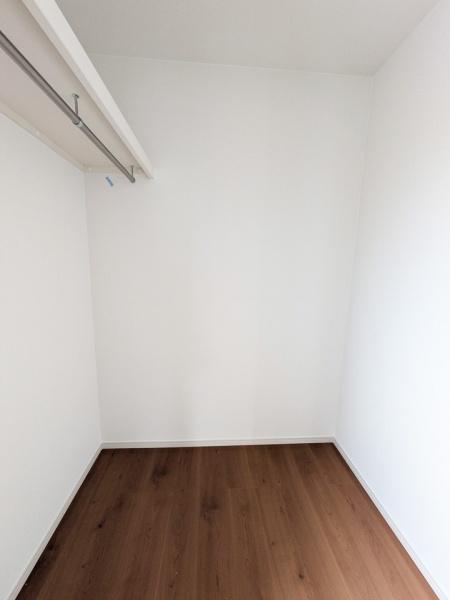 交野市私部4丁目の新築一戸建(収納)