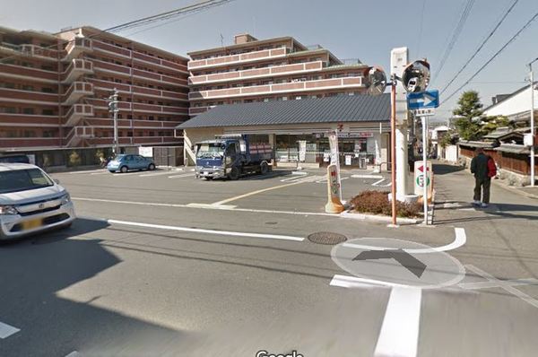 ファミール伏見B棟(セブンイレブン伏見深草墨染町店)