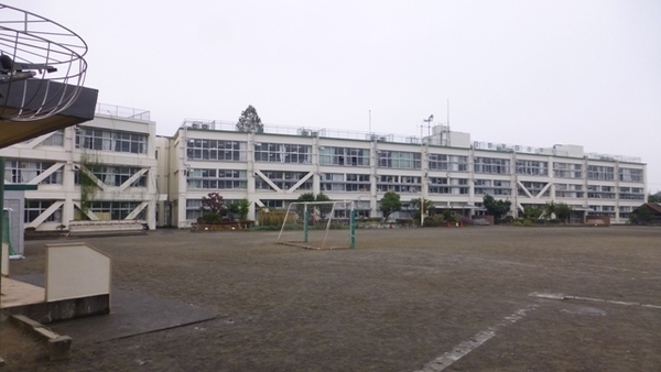八王子市石川町の中古一戸建て(八王子市立第八小学校)