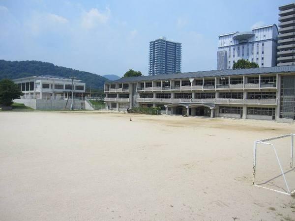 ユニハイム大津朝日が丘(大津市立逢坂小学校)