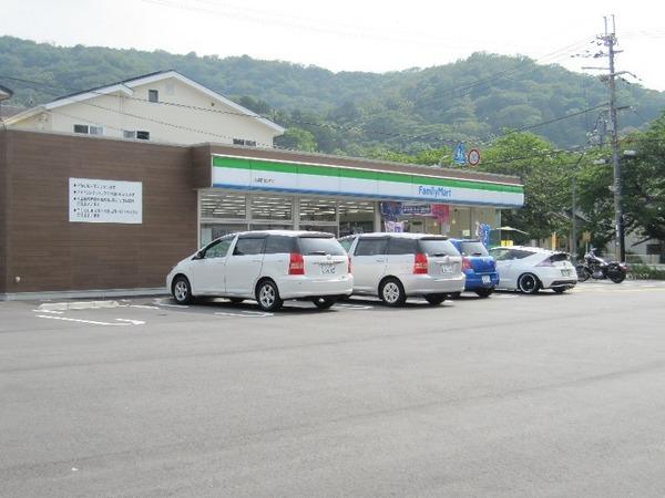 シャリエ大津朝日が丘(ファミリーマート大津朝日が丘店)