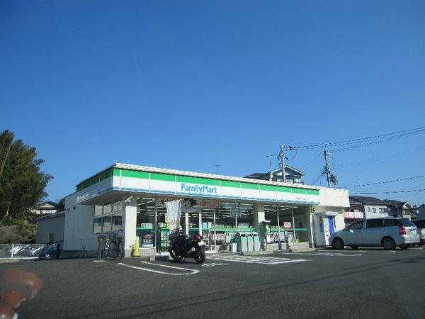 椿ハイツ瀬田川(ファミリーマート大津瀬田四丁目店)