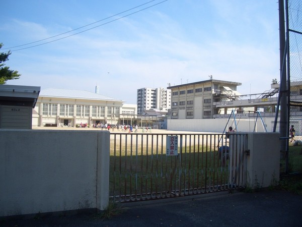 シャリエ大津中央スクエアクロス(大津市立中央小学校)
