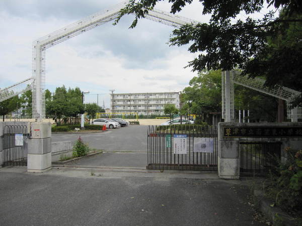 メゾンドール瀬田公園都市１番館(草津市立南笠東小学校)