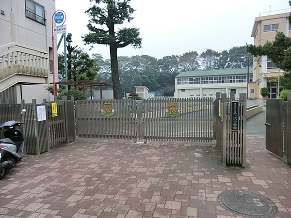 ガーデン山団地５号棟(横浜市立三ツ沢小学校)