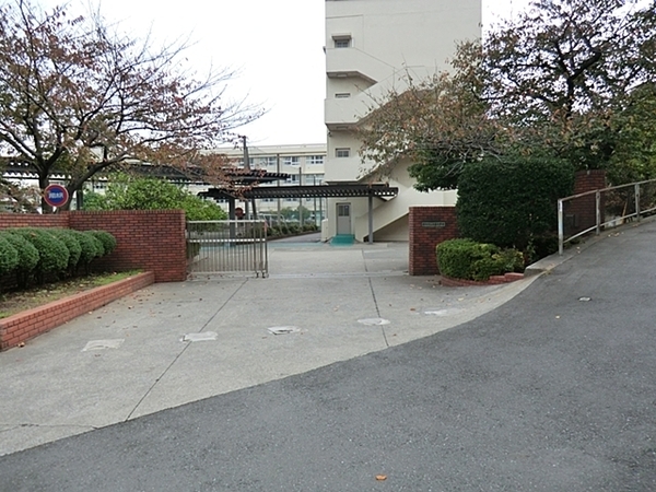 メゾン横浜能見台2(横浜市立西柴中学校)