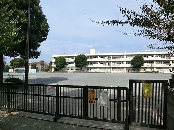 若葉台団地1の11号棟(横浜市立若葉台小学校)