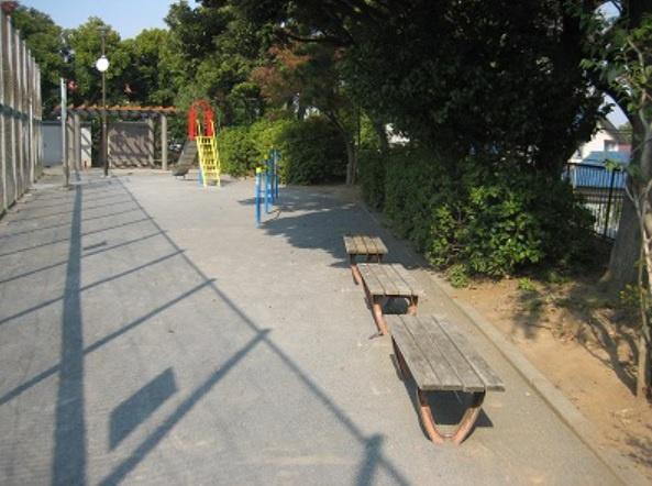 ライオンズガーデン青葉台南(しらとり台第三公園)