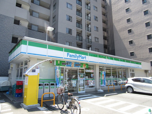 アデニウム新横浜(ファミリーマートスリーウェル新横浜店)