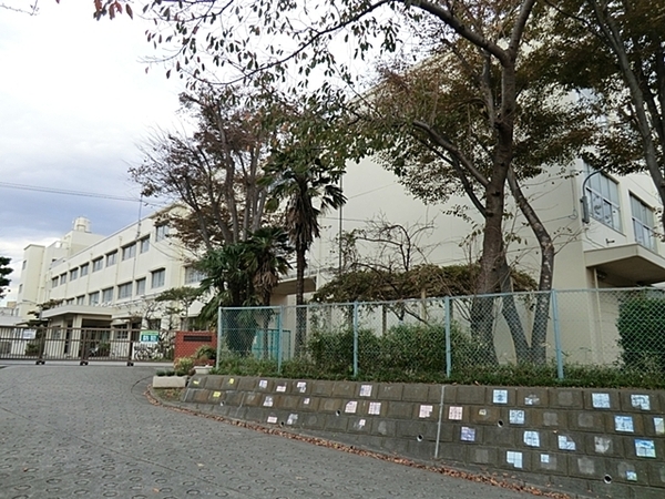 めじろ団地22号棟(横浜市立港南台第一小学校)