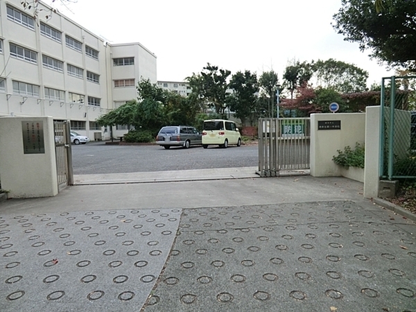 めじろ団地22号棟(横浜市立港南台第一中学校)