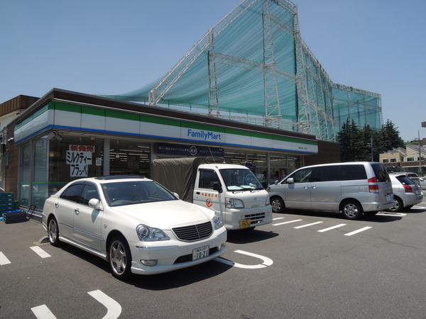 片倉ハイツ(ファミリーマート横浜片倉一丁目店)