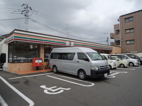 エステ・スクエアふれあいの丘(セブンイレブン横浜荏田南1丁目店)