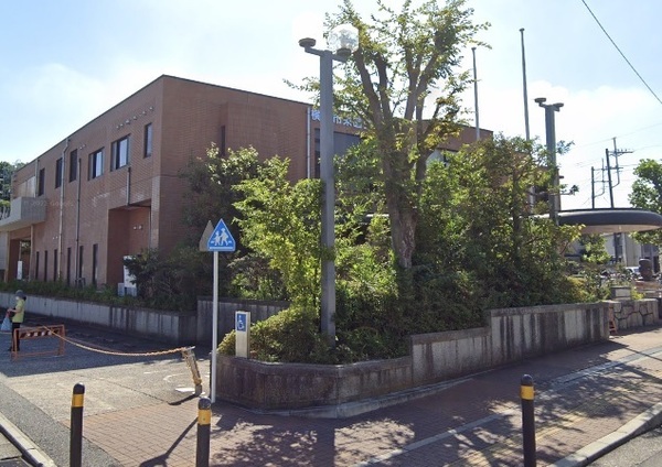 横浜市栄区公田町の中古一戸建て(横浜市栄図書館)
