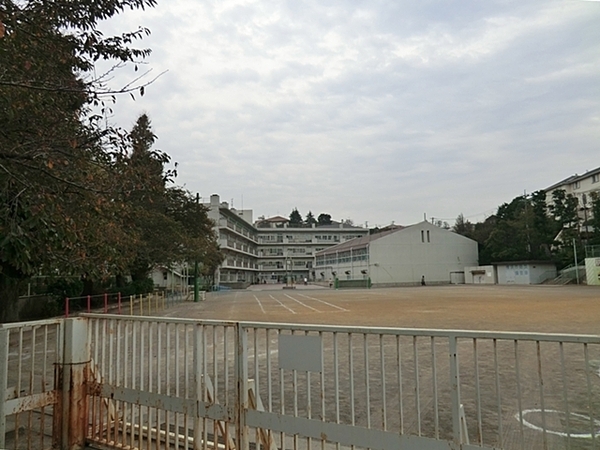 リブゼ横浜クイーンズテラス山手(横浜市立北方小学校)
