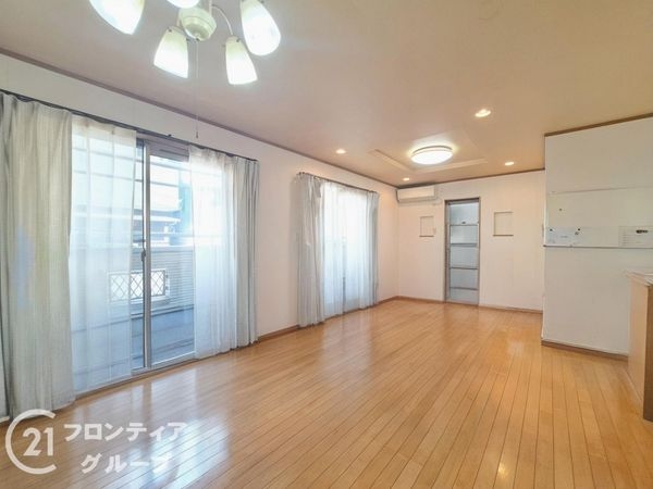 寝屋川市緑町　中古一戸建て