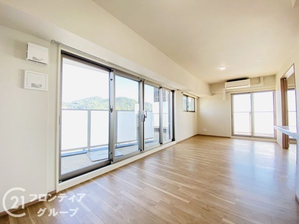 プレサンスロジェ四條畷忍ケ丘ザ・テラス　中古マンション