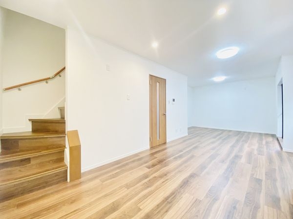 大阪市鶴見区鶴見1丁目の中古一戸建て(リビング)