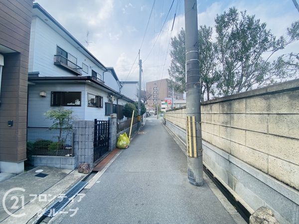 大阪市東淀川区大桐3丁目の中古一戸建て(前面道路含む現地写真)