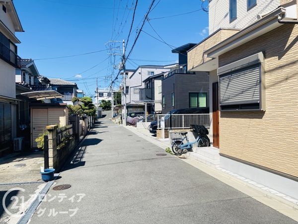 大東市北条3丁目の中古一戸建て(前面道路含む現地写真)