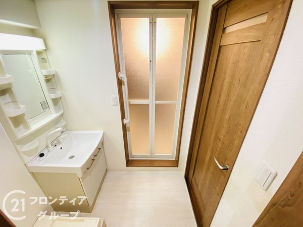 シャトー三愛 中古マンション(洗面台・洗面所)