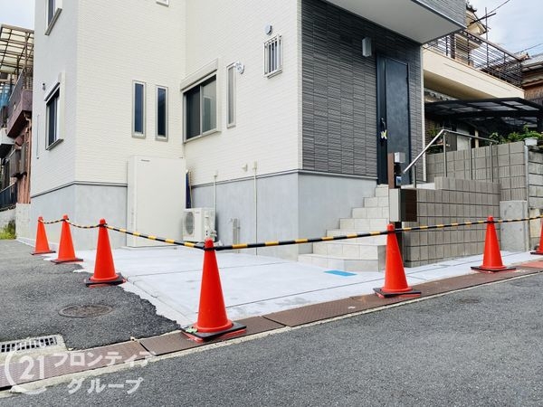大東市寺川2丁目 新築一戸建て(駐車場)