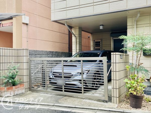 大東市諸福2丁目の中古一戸建て(駐車場)