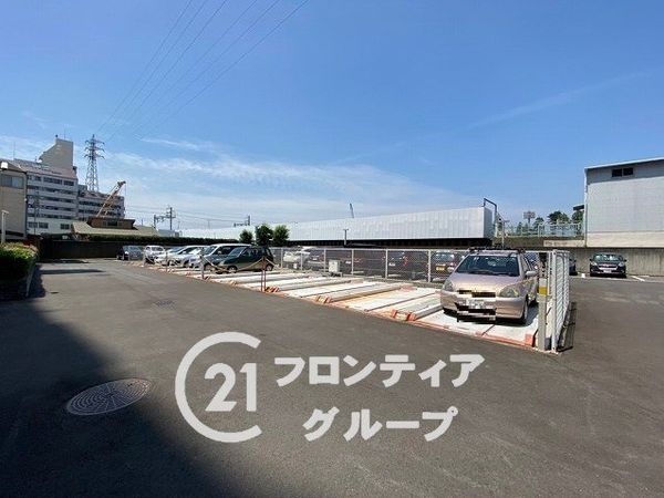 ファミール北大阪下新庄 中古マンション(駐車場)